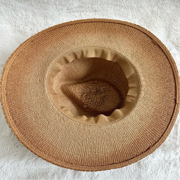 NEW!!! Women straw hat with gold chain